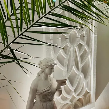 Avenue Hotell 2*